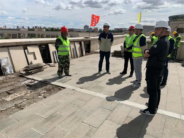 城建集团视察蒙元文化会议中心维修改造工程施工现场