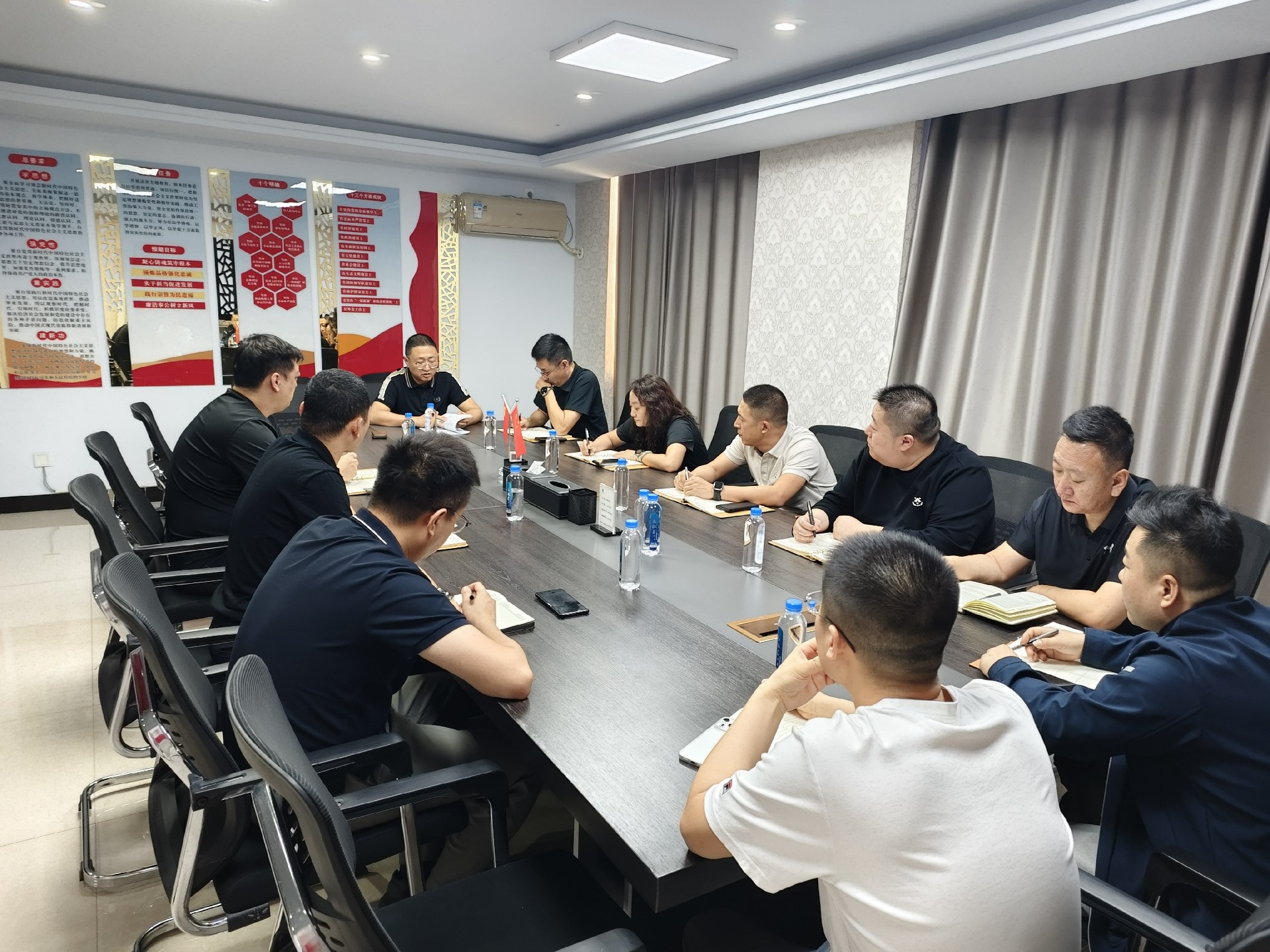 奋楫争先 蓄势创优——城建集团传达中国共产党锡林浩特市第十三届委员会第十三次全体(扩大)会议暨全市经济工作会议精神